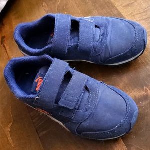 13 puma navy boy sneakers